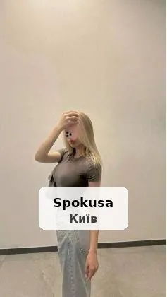 Красива та пристрасна блондинка