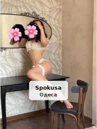 Юная и стройная девушка порадует вас