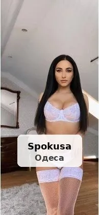 Красива мініатюрна лялечка