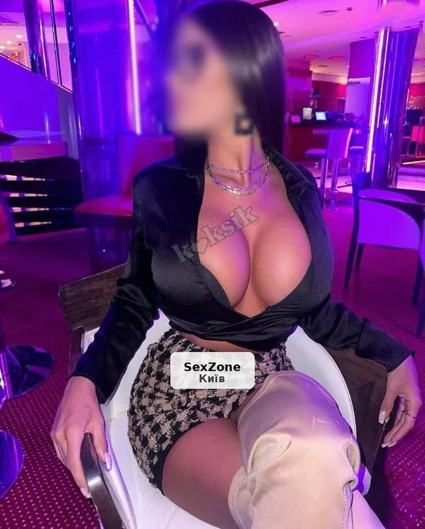 Киця з силіконом запрошує. Буде гаряче