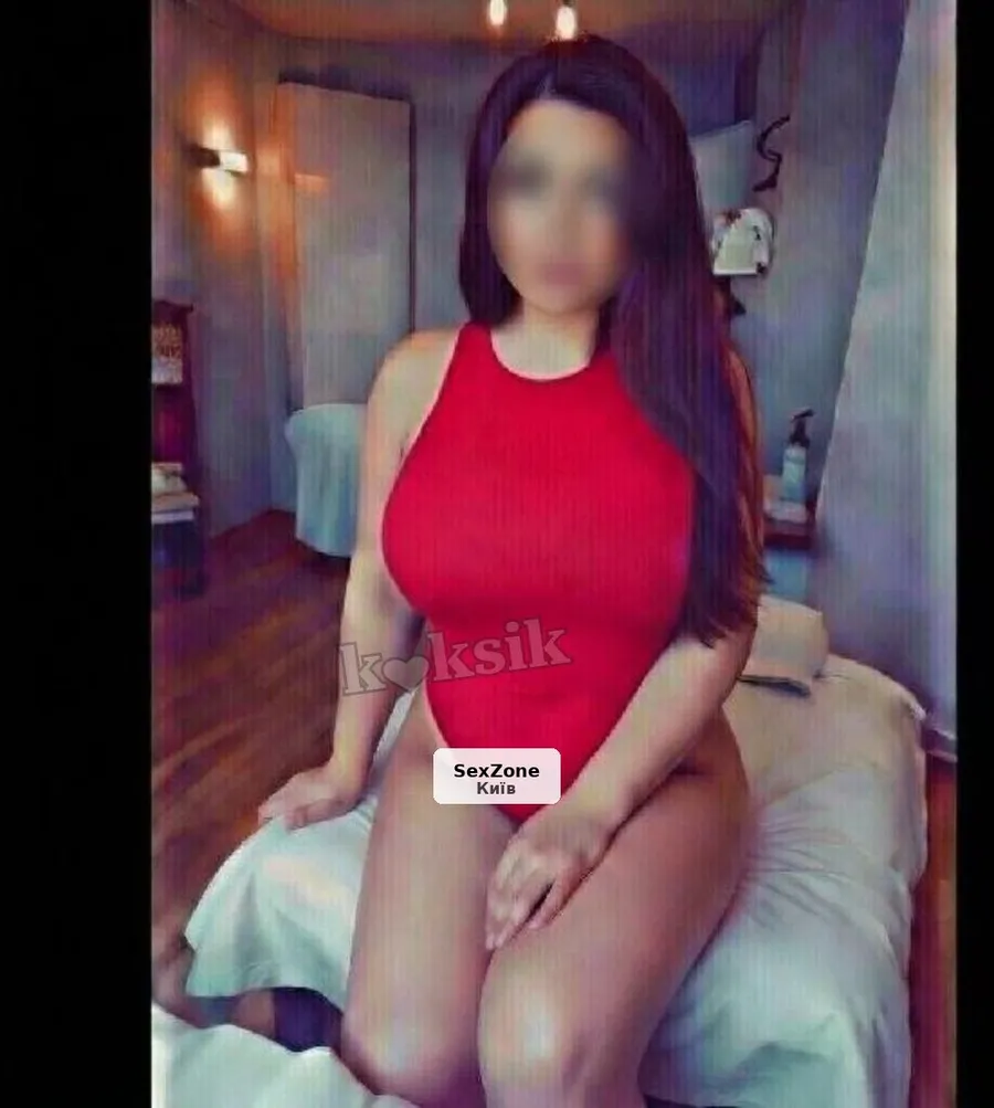 Приятный массаж от девушки с пышными формами - 1/1